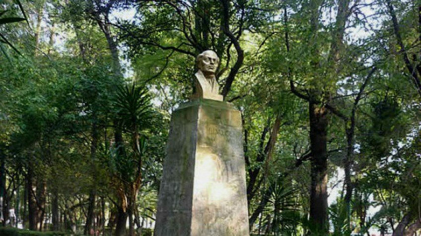 Estatua de Miguel Hidalgo y Costilla Parque Revolución