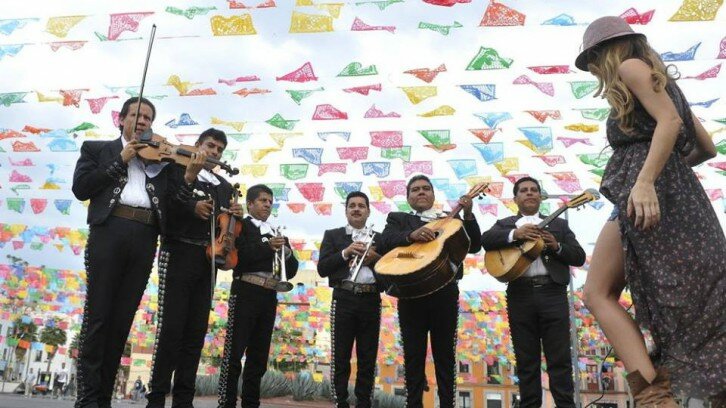 Mariachi: strings, trumpets and singing (Plaza Garibaldi)