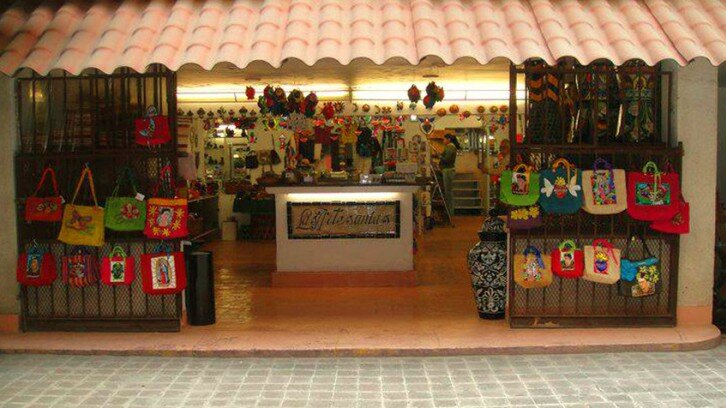 Las Artesanías, Arts and Crafts