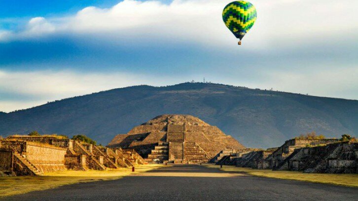 Hot Air Balloon with tour at the Pyramids of Teotihuacan (Mexico City)