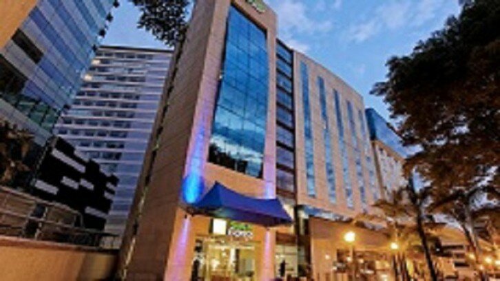 Tercera noche gratis en Holiday Inn Express & Suites WTC