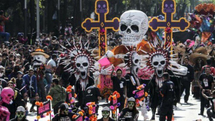 El Zócalo se viste de tradición en honor al Día de Muertos