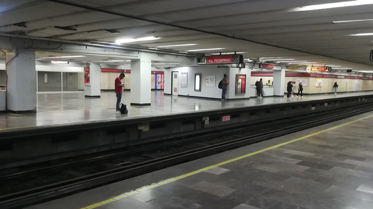 La Villa-Basílica station (metro Line 6)